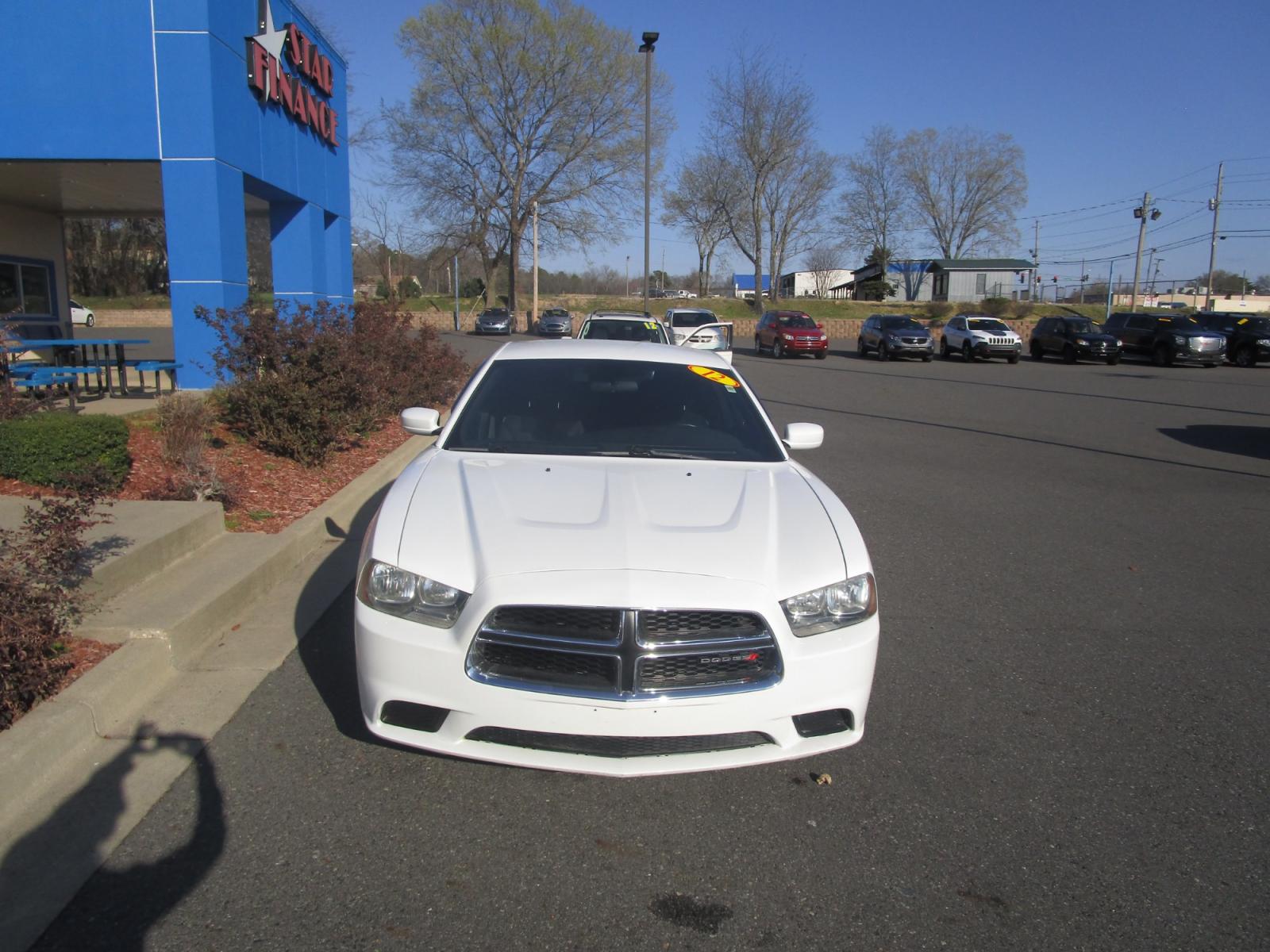 2012 WHITE /Black / Cloth Dodge Charger SE (2C3CDXBG6CH) with an 3.6L V6 DOHC 24V engine, 5-Speed Automatic transmission, located at 1814 Albert Pike Road, Hot Springs, AR, 71913, (501) 623-1717, 34.494228, -93.094070 - Photo #1